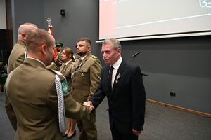 Wręczenie brązowych medali za Zasługi dla SG 