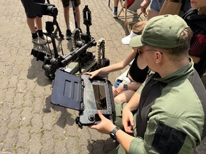 Prezentacja robota pirotechnicznego 