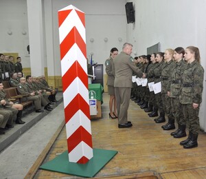 Wręczenie świadectw absolwentom Szkoły Podoficerskiej 