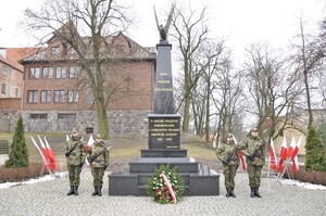 Asysta Centrum Szkolenia SG przy ketrzyńskim pomniku 