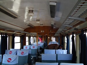 Realizacja ćwiczeń związanych z kontrolą skrytek w wagonach osobowych 