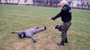 Uczestnicy kursu na zajęciach praktycznych 