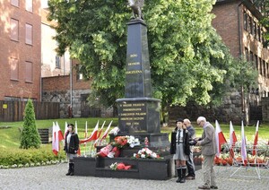 Pomniik W Hołdzie Poległym, Pomordowanym i Zamęczonym Polakom - Obrońcom Ojczyzny 1939 – 1956