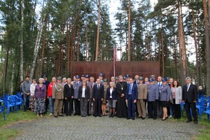 uroczystości na Polskim Cmentarzu Wojennym w Miednoje